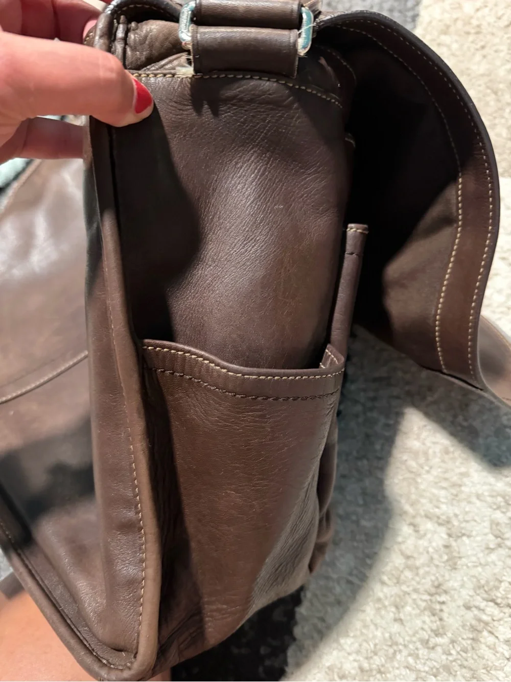 Brown Leather Messenger Bag for Men - Classic Crossbody Carry
